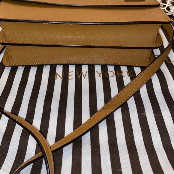 *PRICE FIRM* Henri Bendel Handbag, a Staple piece of History. No known wear - Picture 5 of 5